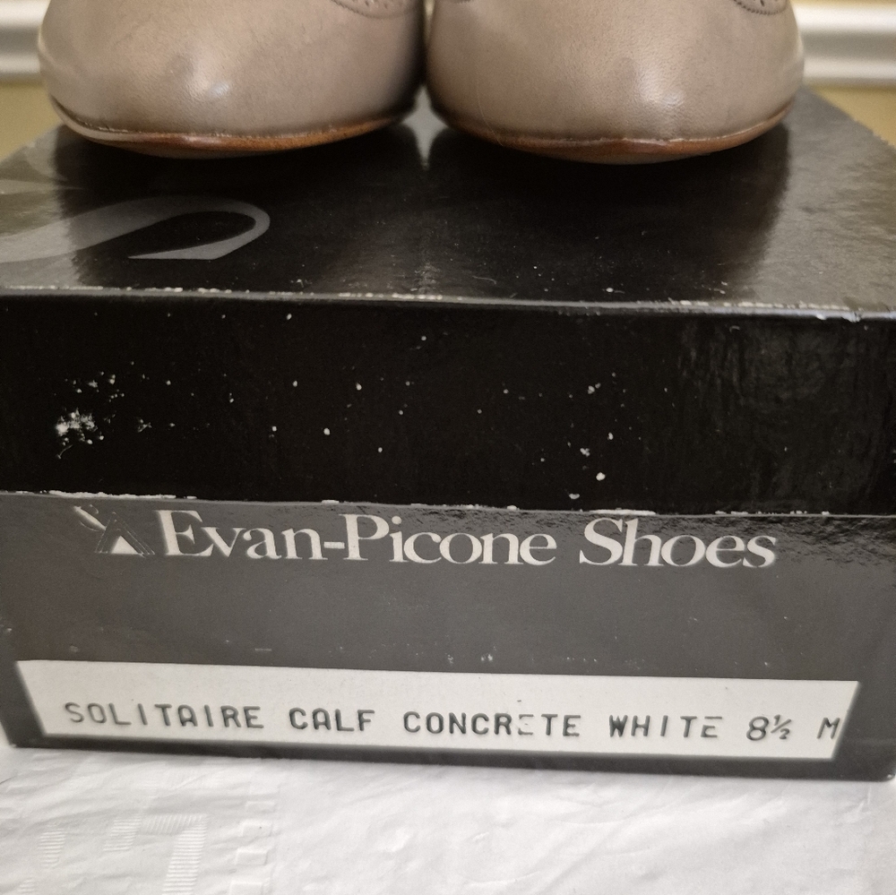Evan Picone Two Tone Taupe And White Leather Pumps Size 8.5 - Picture 3 of 14